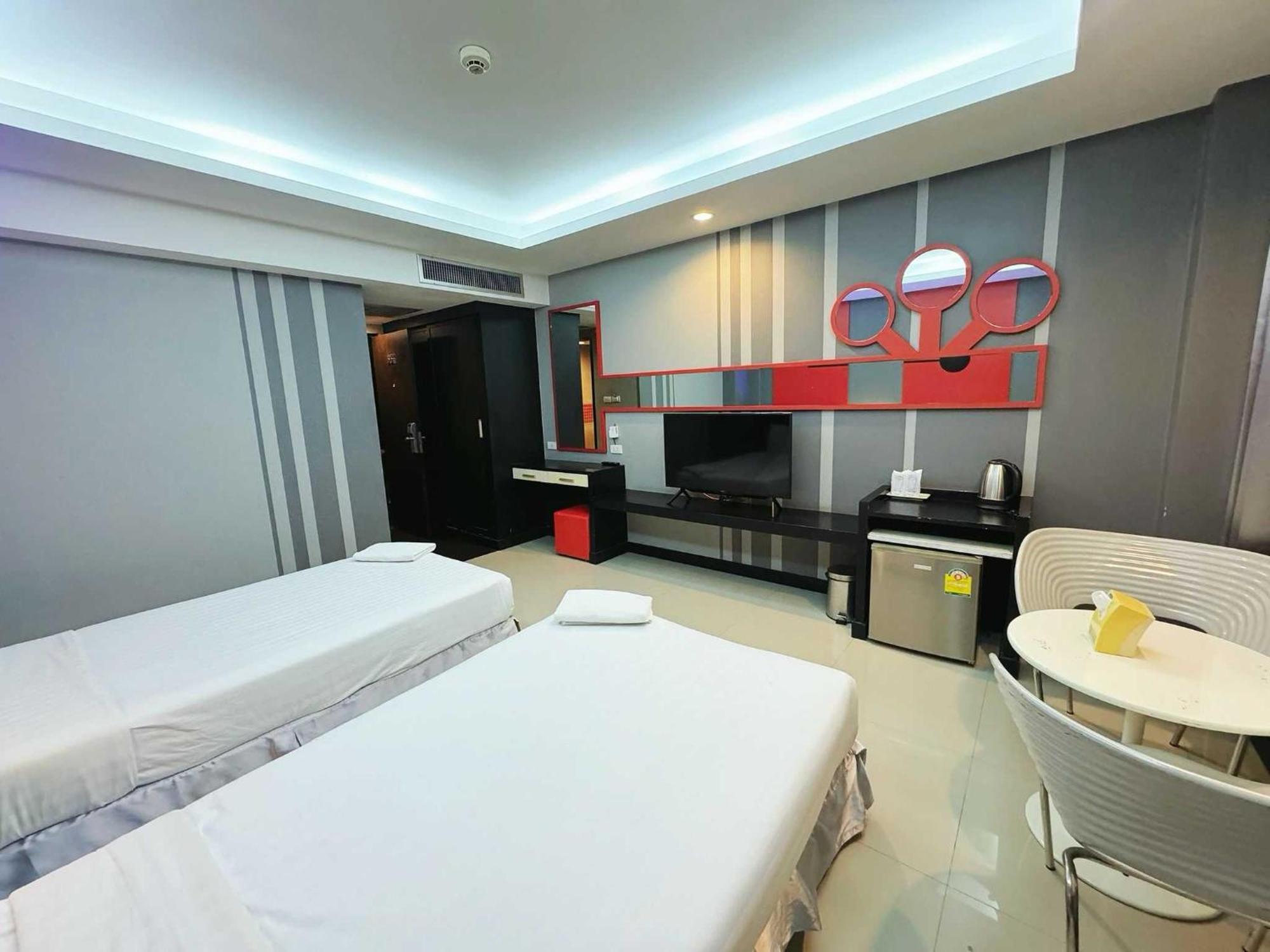 Capital O 75514 Vasidtee City Hotel Suphanburi Exteriör bild