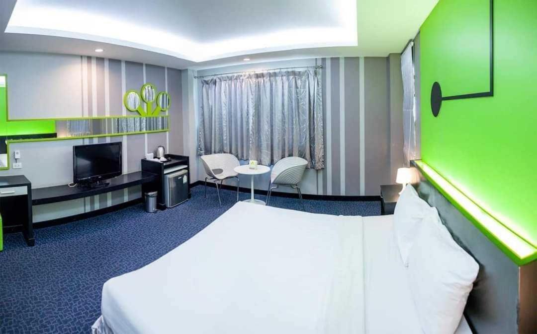 Capital O 75514 Vasidtee City Hotel Suphanburi Exteriör bild
