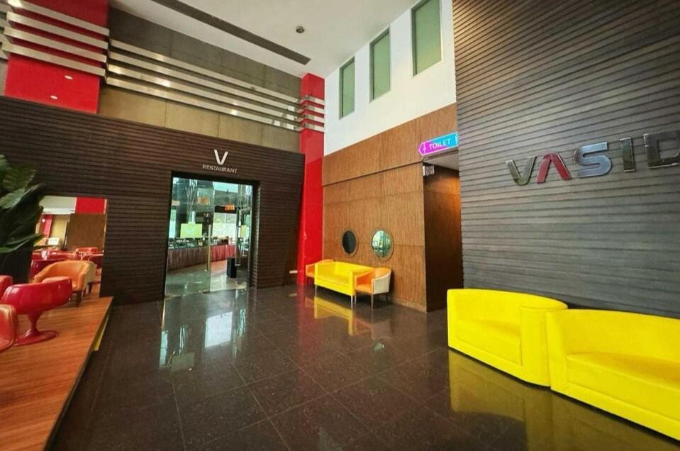 Capital O 75514 Vasidtee City Hotel Suphanburi Exteriör bild