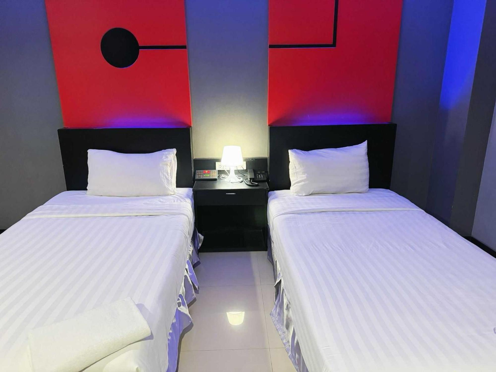 Capital O 75514 Vasidtee City Hotel Suphanburi Exteriör bild