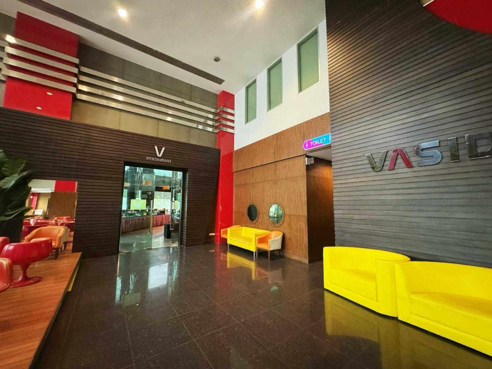 Capital O 75514 Vasidtee City Hotel Suphanburi Exteriör bild